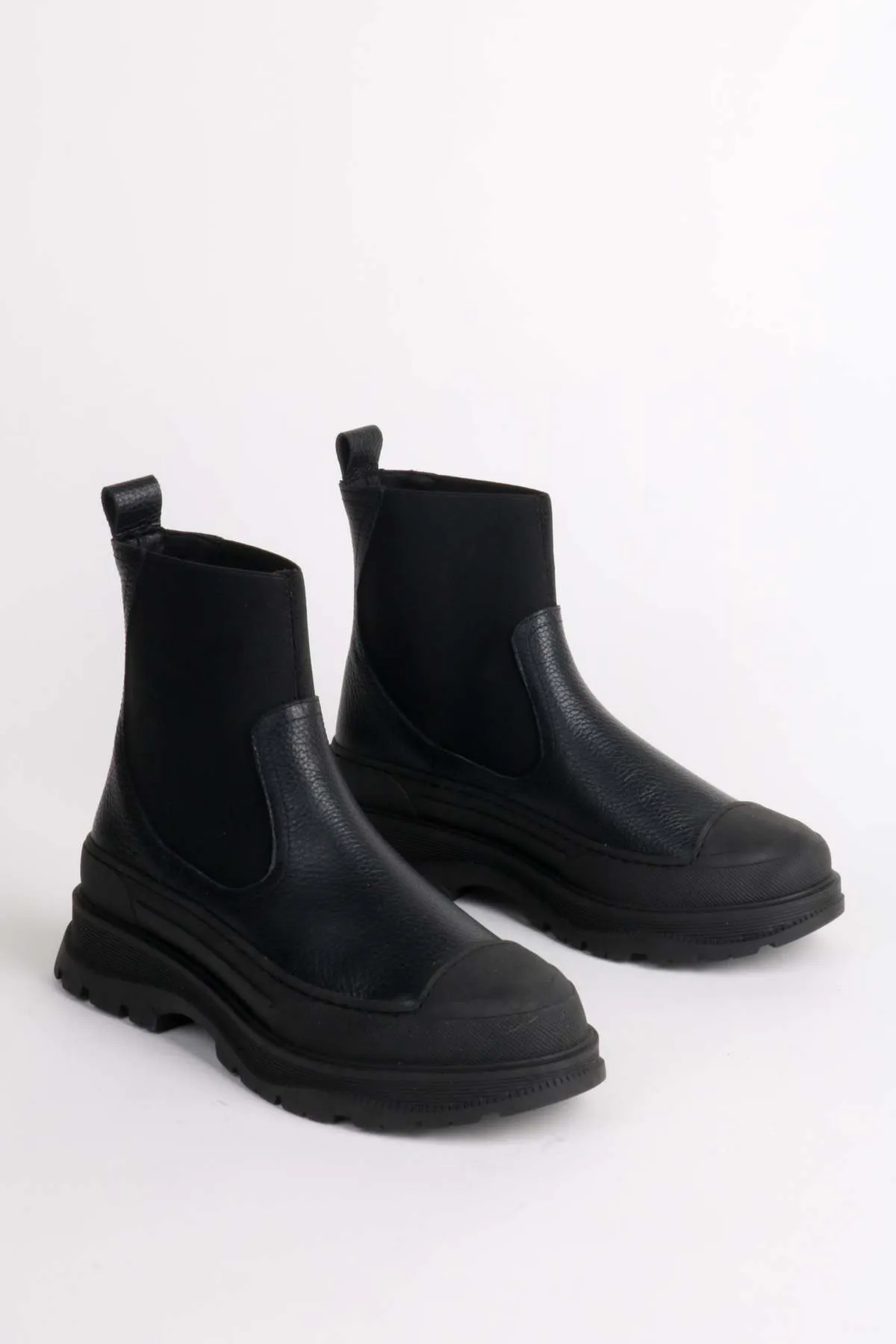 COURT LUG SOLE PLATFORM BOOT - Black