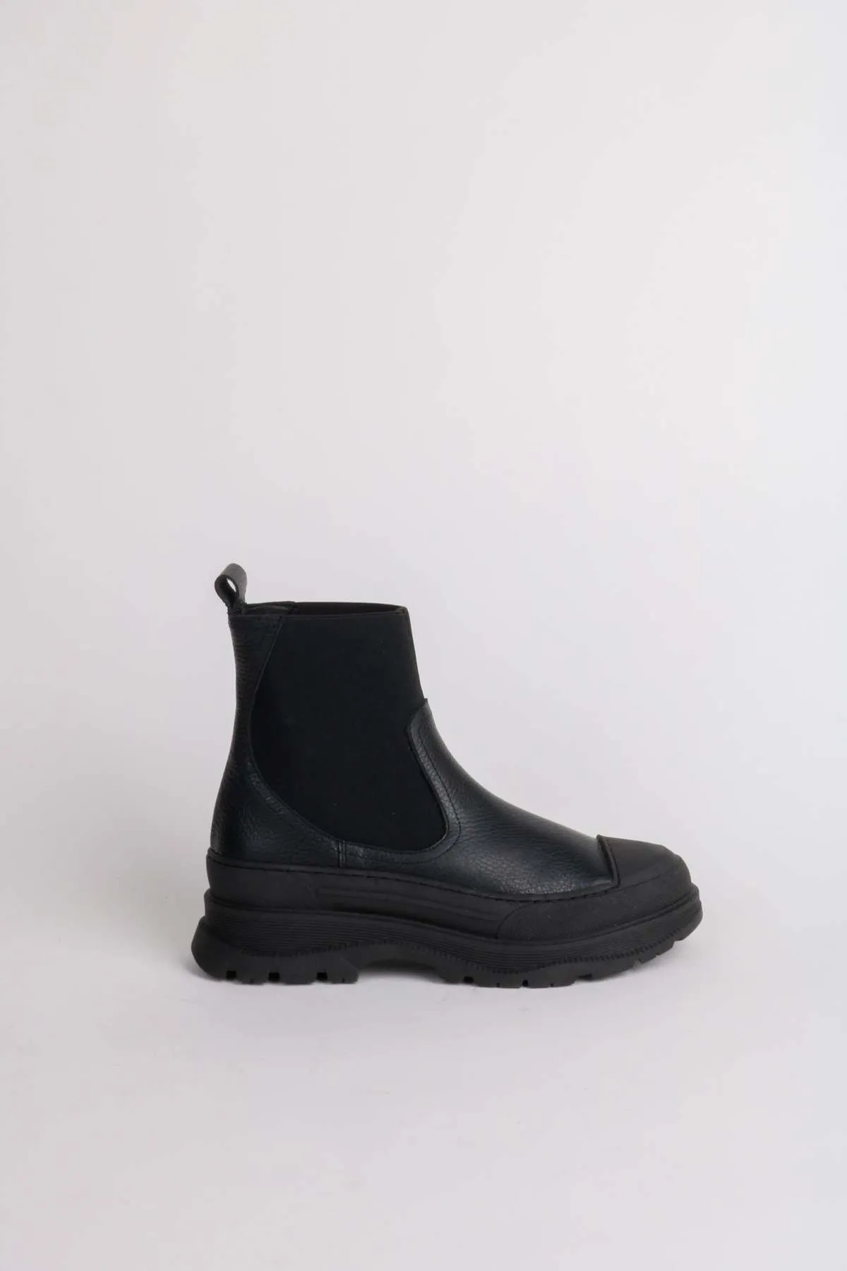 COURT LUG SOLE PLATFORM BOOT - Black