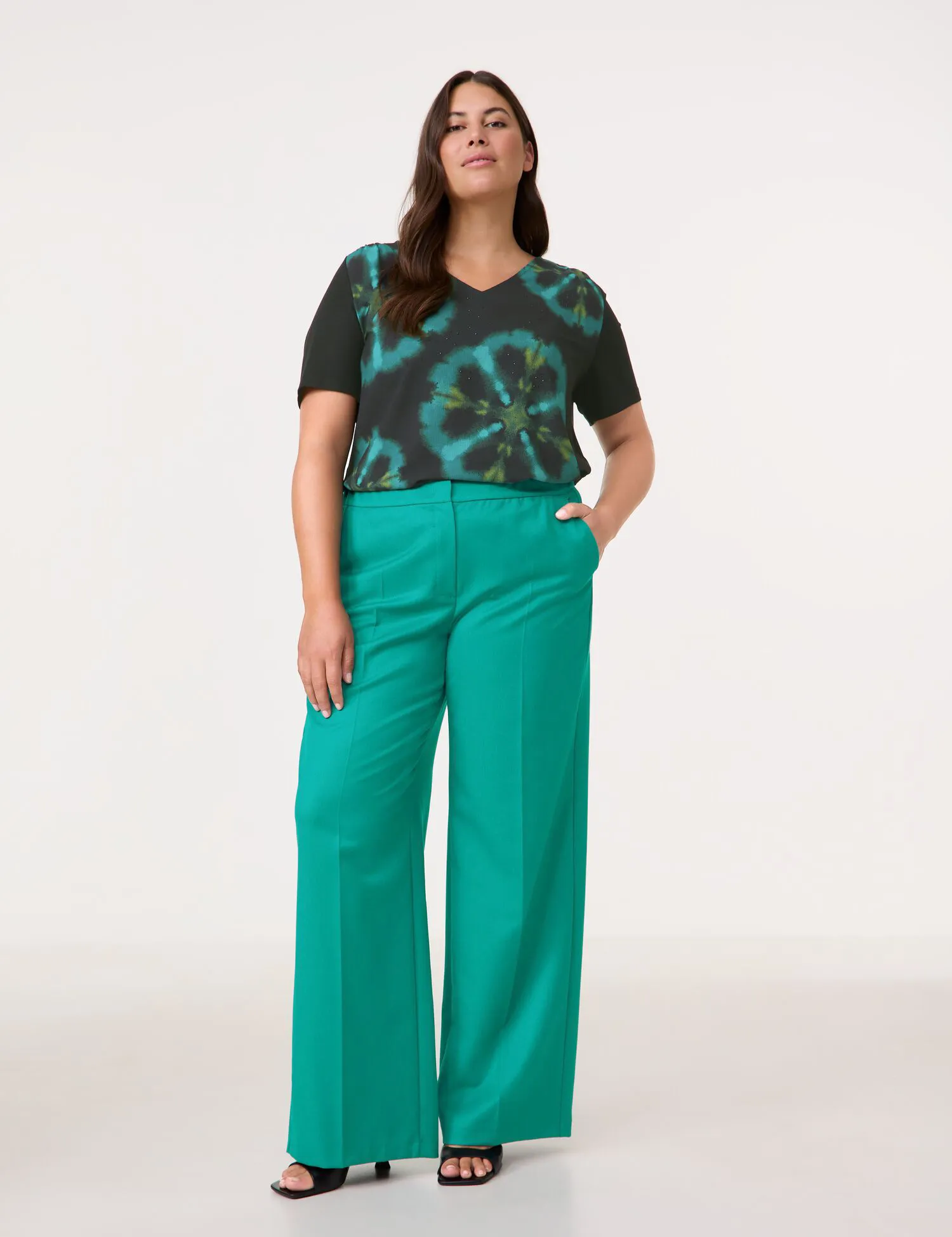 Elegant trousers with a wide leg, Carlotta