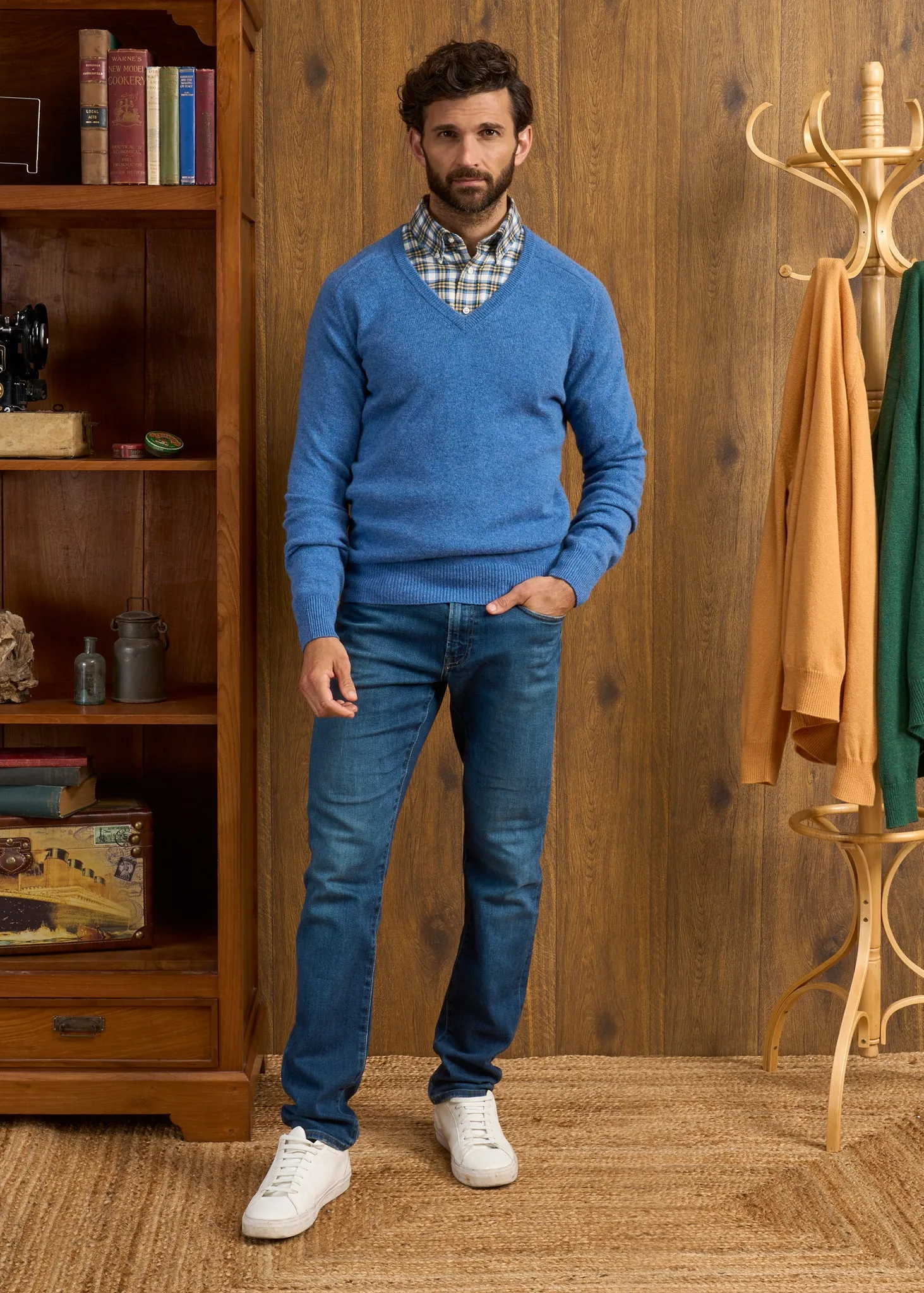 Hampshire Men's V Neck Jumper in Jeans - Alan Paine UK